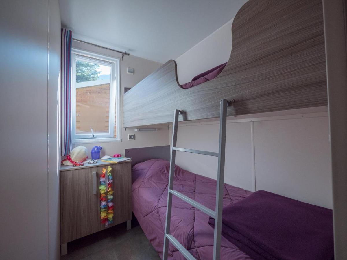 Отель Camping Les Grillons Эмбрён Экстерьер фото