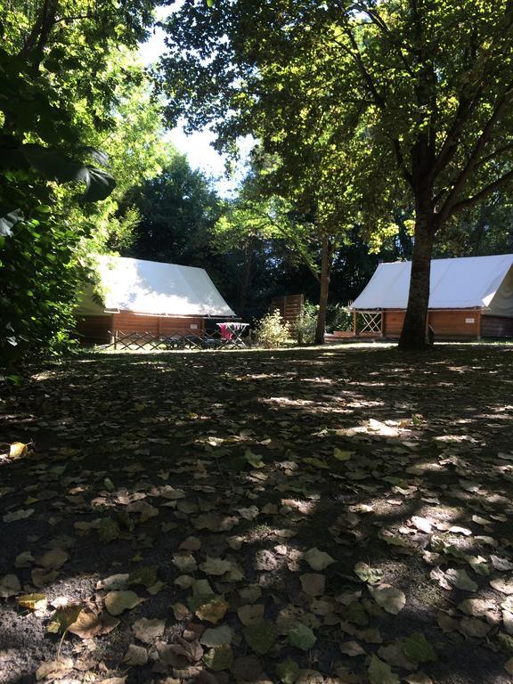 Отель Camping Les Grillons Эмбрён Экстерьер фото