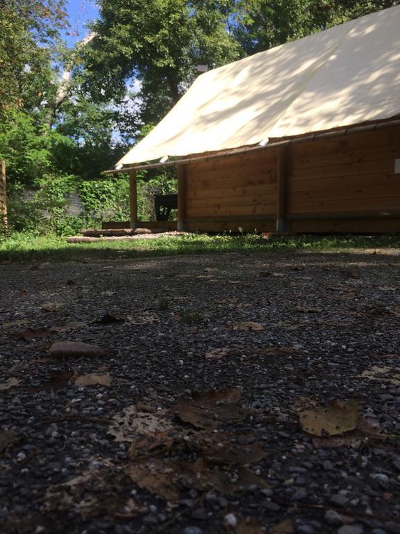 Отель Camping Les Grillons Эмбрён Экстерьер фото